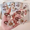 Pasador de Pelo Infantil Dulce Dibujo Animado Flor Rizo Flequillo Clip Lateral Niñas Pinza de Pato Pasador Tocado Accesorios para el Cabello de Bebé