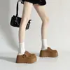 Sapatos femininos Birkenstock de sola grossa retrô, coleção outono/inverno 2026, estilo slip-on com biqueira fechada, perfeitos para usar ao ar livre e projetados para te deixar mais jovem