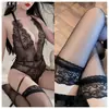 Lencería Seductiva con Escote Profundo en V, Encaje y Diseño de Cuello Halter que Realza Bustos Pequeños, Presentando un Estilo de Cuello Halter Sexy y Provocativo