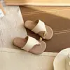Chinelos Infantis 2026 Novo Estilo Verão para Crianças, Meninas e Bebês, Chinelos de Dedo Fashion de Princesa com Solas Macias para Uso Externo