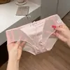 Nova calcinha de renda francesa, com acabamento acetinado sensual, malha transparente e design de cintura alta, com forro de algodão.