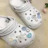 Libro rojo pequeño con agujero de concha de estrella de mar secreta azul zapatos accesorios de hebilla de zapato flor de zapato decorativa una generación de venta al por mayor