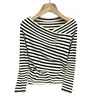 Camiseta listrada de manga longa com gola V cruzada, slim fit, versátil, estilo coreano, design francês, seda gelada de cinco nervuras, para mulheres