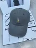 Boné de beisebol popular com logo de pônei colorido bordado, estilo versátil para homens e mulheres, chapéu de sol casual para atividades ao ar livre que faz o rosto parecer menor