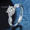 Anillo de Brazo Retorcido con Diamante Único de Cuatro Garras para Mujer, Diseño de Nicho, Estilo Japonés y Coreano, Moissanita Microincrustada, Joyería de Anillo Elegante