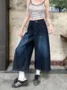 Jeans Feminino Azul Escuro Vintage de Cintura Alta, Modelagem Solta com Efeito Drapeado, Novo Estilo de Verão, Design de Nicho, Emagrecedor, Comprimento Cropped