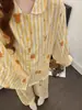 Pijama de Ursinho com Listras Amarelas para Mulheres, Primavera e Outono, Cardigã, Gola Lapela, Mangas Longas, Conjunto de Duas Peças, Dormitório Estudantil, Pode Ser Usado Fora de Casa, Roupa de Casa