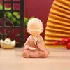 Miniatura de Paisaje Figura de Monje Sentado, Pequeño Monje Novicio Decoración para Tablero de Coche, Adorno Creativo para Coche, Regalo para el Día del Maestro