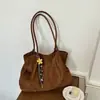 Bolsa Grande de Camurça Relaxada para Mulheres 2026 Nova Bolsa Tote Vintage para o Trabalho para Outono e Inverno Versátil Bolsa Escolar para Estudantes Universitários