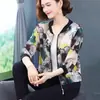 Nuevo abrigo corto de verano para mediana edad para mujer, ropa de verano protectora del sol para madre, top cárdigan elegante de moda holgada para mujer de talla grande