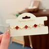 Moda Coreana, Simples e Luxuoso, Versátil de Alta Qualidade Estilo Ins, Pulseira Flor de Quatro Folhas, Joia com Design Elegante e de Nicho