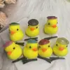 Lazo tridimensional de primavera horquilla de patito amarillo pequeño sombrero pequeño de dibujos animados patito pequeño para empujar pequeño regalo outlet de fábrica