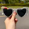Óculos de Sol Moda 2025 Novos Transfronteiriços com Letra de Diamante e Coração para Homens e Mulheres Festa Óculos de Sol Estilo de Rua Retrô Europeu e Americano