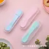 Talheres Complemento Alimentar para Bebê Três em Um, Caixa de Armazenamento Portátil, Conjunto de Garfo e Colher, Talheres de Grau Alimentício para Alimentação Infantil Atacado