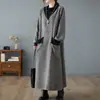 Vestido de outono 2026, foto real, novo, over-the-knee, bolso grande, gola alta meia, malha, emagrecedor, plus size