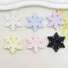 Dibujos animados brillantes multicolores copo de nieve navideño accesorios de resina DIY pasador hecho a mano accesorios para el cabello decoraciones de pegatinas para refrigerador