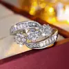 Anillo de Flores Entrelazadas Exquisitas Árabe de Oriente Medio con Circonita Venta Caliente Transfronteriza Moda de Gama Alta Lujo Ligero Personalidad Anillo de Dedo