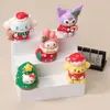 Natal Sanrio Desenho Animado DIY Acessórios de Resina Enfeites Tendência Brinquedo Carro Pequenos Enfeites Grampos de Cabelo Feitos à Mão Ímãs de Geladeira