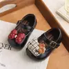 Sapatos Mary Jane de Couro para Bebês Meninas Primavera Outono Novo Estilo Solado Macio Laço Cartoon Fecho Mágico Sapatos Individuais para Meninas