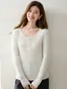 Outono 2026 Novo Estilo Simples Feminino Gola U Slim Fit Sem Costura Versátil Cor Sólida Malha Camada Base Suéter