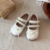 Zapatos de piel para niña, nuevo modelo primavera-verano, malla perla velcro punta redonda cómodos zapatos de vestir, color sólido blanco plateado elegantes zapatos de princesa