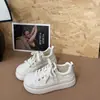 Zapatillas blancas de suela gruesa para mujer Gu Yun, que aumentan la altura, nueva colección otoño 2026, zapatos casuales y deportivos, diseño de puntera de concha