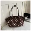 Bolsa de Ombro Feminina Estilo Coreano Elegante Nicho para o Dia a Dia Sob o Braço 2026 Nova Moda de Bolinhas Super Quente Bolsa de Ombro Único Popular Elegante