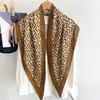 Bufanda Triángulo JM Estilo Coreano Patrón Geométrico Retro Bufanda Decorativa Versátil Literaria Pañuelo para la Cabeza Bufanda de Cintura Bufanda de Seda para Mujer Atar Alrededor del Cuello Sensación de Alta Calidad