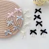 Acessórios Elegantes de Tecido com Laços de Miçangas Pretos e Brancos Feitos à Mão para Sapatos, Meias, Bolsas, Capas de Celular e Acessórios de Roupa
