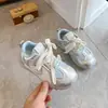 Zapatos Deportivos para Niñas 2026 Dibujos Animados Hello Kitty Suela Suave Velcro Antideslizante Lindos Versátiles Primavera/Otoño Nuevos Zapatos Transpirables