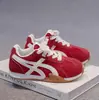 Sapatos Casuais Versáteis da Moda para Meninas 2026 Primavera/Outono Novos Sapatos Infantis de Solado Macio Confortáveis Sapatos Argan para Crianças Médias e Grandes Sapatos Esportivos