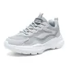 Sapatos Casuais Masculinos Primavera e Verão 2026 Novos Sapatos Respiráveis Casal Tendência Versátil Tênis Esportivo Tênis de Corrida Casual
