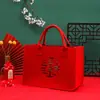2025 Año de la Serpiente Bolsa de Regalo Roja de Palabras Felices para Dama de Honor Bolsa de Dulces de Boda de Fieltro Bolso de Mano de Fieltro para Banquete de Cumpleaños