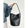 Bolsa de Couro Macio Estilo Cesta de Legumes Feminina Verão 2025 Nova Bolsa de Mão de Nicho Bolsa de Ombro para o Trabalho Bolsa de Axila