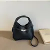 Bolso de Mano Simple de Alta Gama Bolso Cubo 2026 Otoño/Invierno Nuevo Color Sólido Combinación Diaria para Ir al Trabajo Hombro Único Cruzado