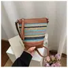 Bolsa de Palha Tecida Arco-Íris Design de Nicho para Mulheres 2025 Nova Bolsa de Palha Estilo Balde Mini Bolsa de Ombro Transversal para Celular Tendência