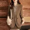 Elegante blazer preto para mulheres, jaqueta com design moderno e tendência primavera e outono 2025