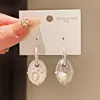 Pendientes Ovalados de Zirconia con Incrustaciones de Perlas Doradas ~Estilo Lujo Ligero, Pendientes Sencillos, Modernos y Elegantes, Pendientes de Nicho de Alta Gama