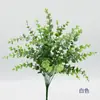 Ramo Artificial de Eucalipto de 35 Cabezas Planta Verde Decoración del Hogar Ramo con Corona Estilo Europeo y Arreglo Floral para Marco de Puerta