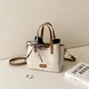 Bolsa tote estilosa e versátil para mulheres, perfeita para o outono, com um design moderno e minimalista, adequada tanto para uso casual quanto para o dia a dia, e pode ser carregada no ombro ou na transversal.