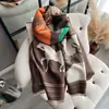 Versão Atualizada do Popular Cachecol de Imitação de Caxemira para Mulheres, Xadrez de Cavalo com Bloqueio de Cores, Cachecol Xale Moderno e de Alta Qualidade, Estilo Casual para o Inverno