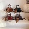 Bolso de bolos portátil vintage para mujer, bolso cuadrado pequeño con textura de moda, bolso cruzado combinable para principios de primavera 2025