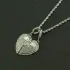 Directo de fábrica europeo y americano para hombre hip-hop colgante estéreo diamante imán medio corazón roto collar