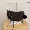 Nova coleção de outono: bolsa de ombro color block em couro fosco retrô, uma bolsa casual estilosa e versátil perfeita para o trajeto e o uso diário
