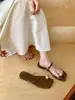 Primer Encuentro Temporada Zapatos Planos Coreanos Nicho Verano 2026 Nuevo Chancla Tira de Dedo con Punta de Perla Suela Suave Elegante Playa Vacaciones