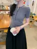 Camiseta de punto de manga corta, cuello redondo, un solo botón, corte ajustado, color azul marino para mujer, nuevo estilo de verano 2026, top único y hermoso