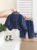 Conjunto de Outono com Manga Longa para Meninos 2025 Novo Estiloso para Bebês e Crianças Pequenas Primavera e Outono Tendência Conjunto de Três Peças em Jeans