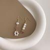 Pendientes de fresa de cristal de piedra natural hechos a mano, pendientes de perlas naturales estilo retro francés, diseño de nicho, pendientes de alta calidad.