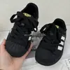 Zapatillas con Punta de Concha para Niñas 2025 Otoño Nuevos Zapatos para Niños Zapatos Casuales para Niños Zapatos Deportivos de Suela Blanda para Niños Medianos y Grandes