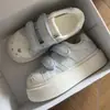 Tênis de Solado Macio para Meninas 2026 Primavera/Verão Novo Estilo Infantil Fofo Fashion Versátil Sapatos Brancos Gatinho Tênis de Treino Alemão